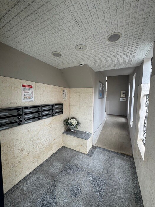 物件外観写真4　(エントランス部分)