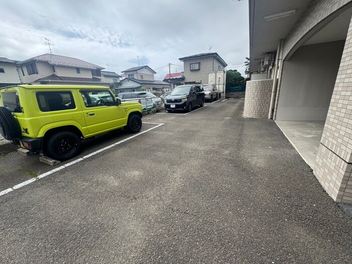 物件外観写真6　(駐車場)