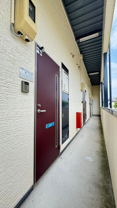 物件外観写真3　(エントランス部分)