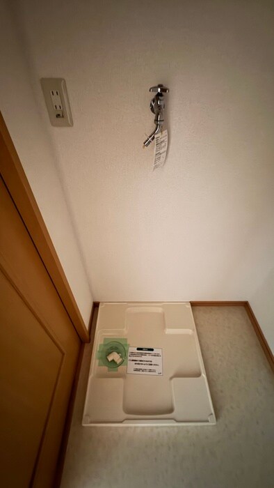 物件内観写真13　(洗濯機置場)