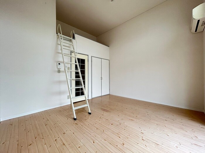 物件内観写真2　(居室)