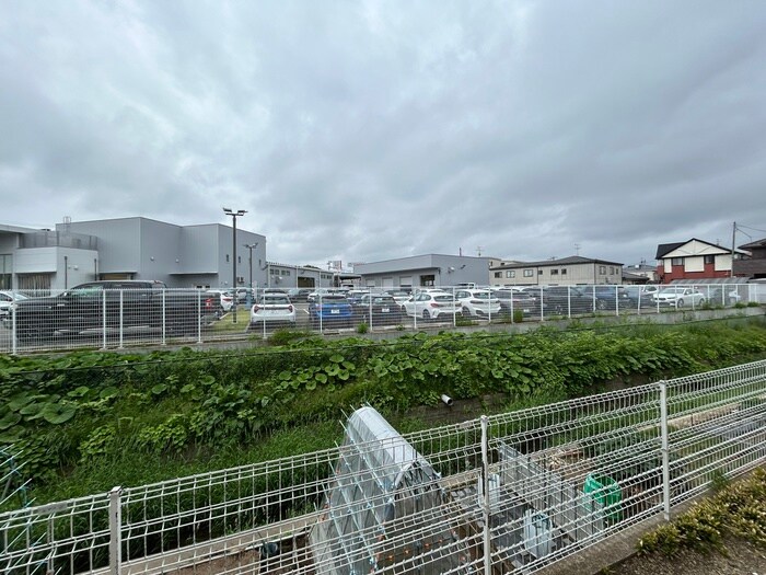 物件内観写真11　(室内からの展望)