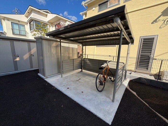物件外観写真3　(駐輪場)