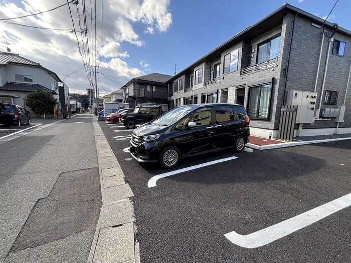 物件外観写真4　(駐車場)