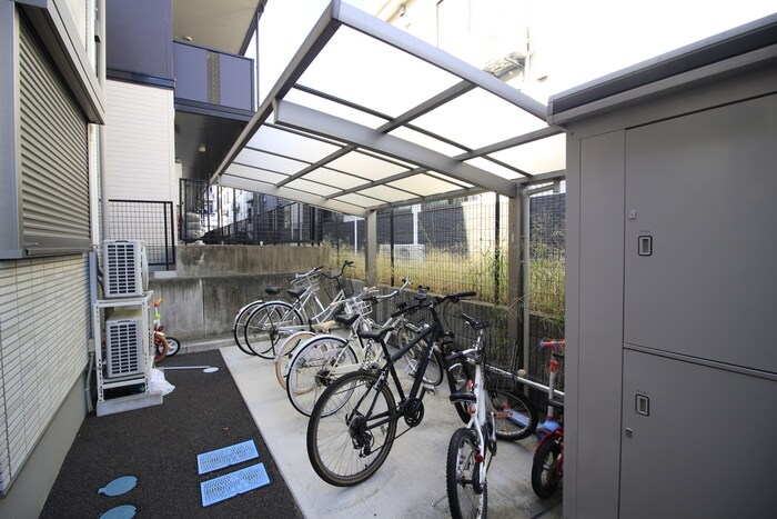 物件外観写真5　(駐輪場)