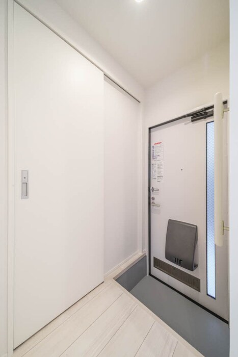 物件内観写真16　(玄関)