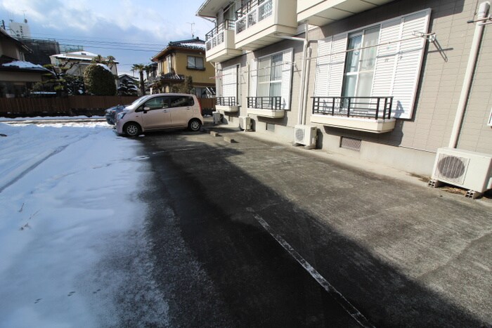 物件外観写真6　(駐車場)