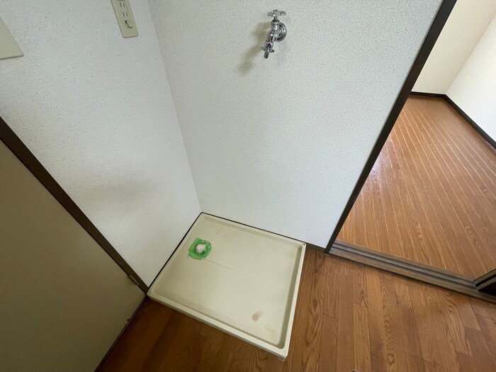 物件内観写真14　(洗濯機置場)