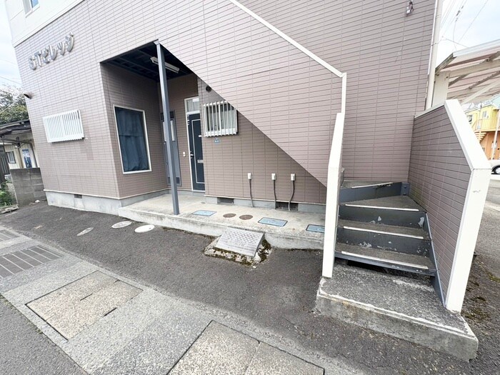 物件外観写真3　(エントランス部分)