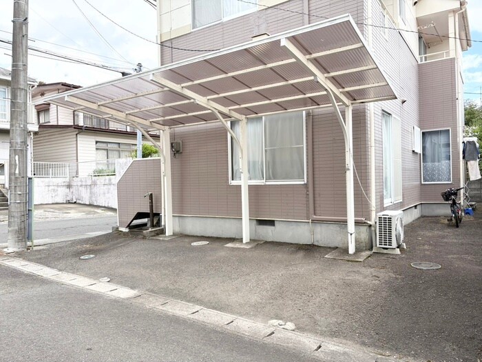 物件外観写真4　(駐車場)