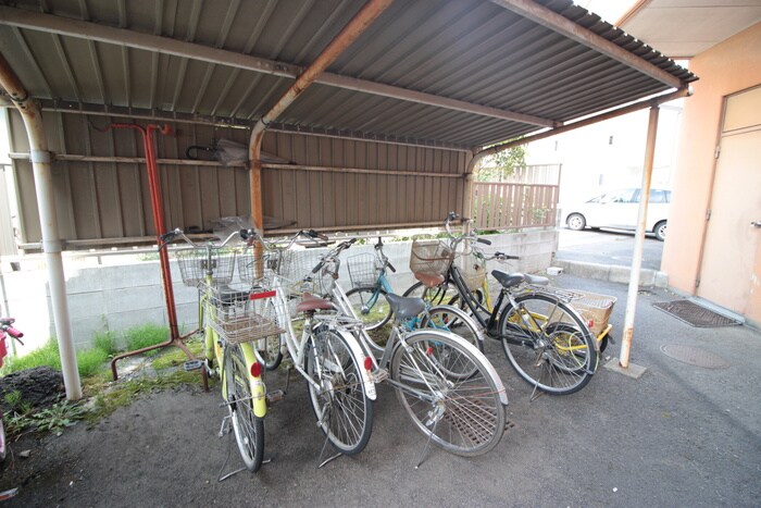 物件外観写真4　(駐輪場)