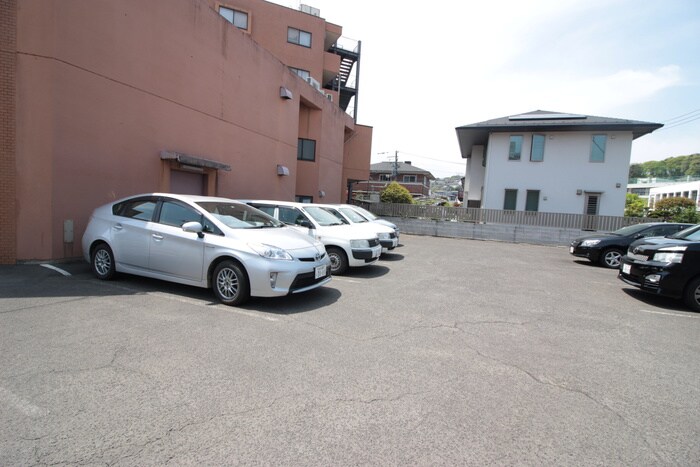 物件外観写真5　(駐車場)