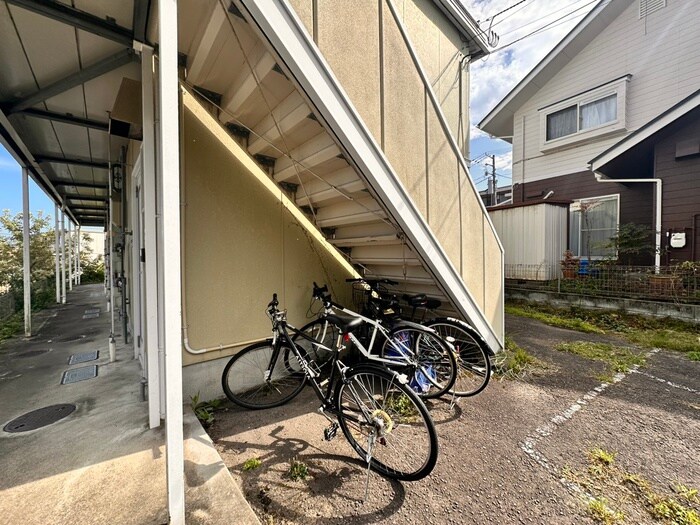 物件外観写真4　(駐輪場)