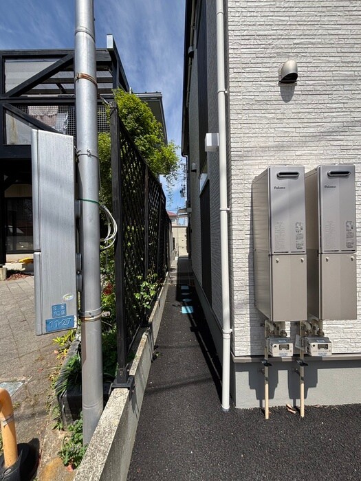 物件外観写真6　(エントランス部分)