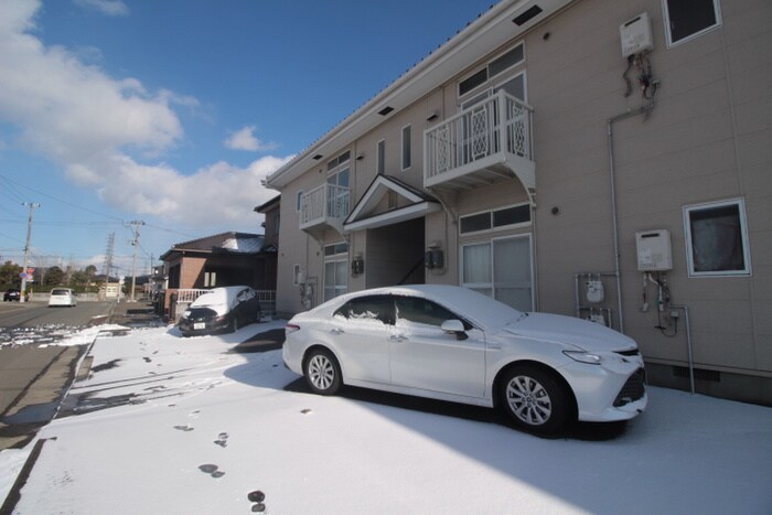 物件外観写真2　(駐車場)