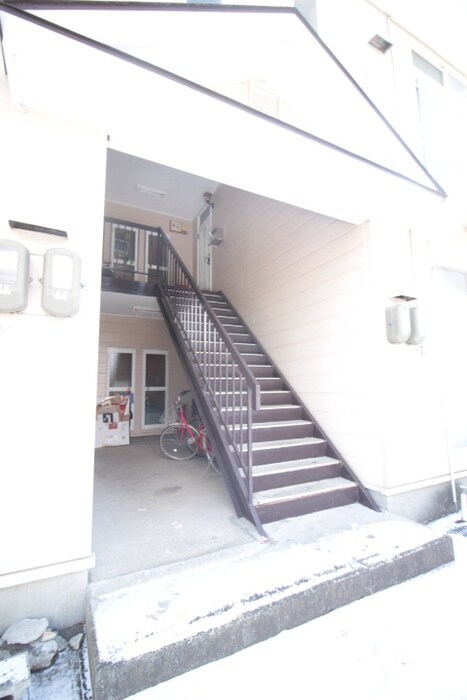 物件外観写真3　(エントランス部分)