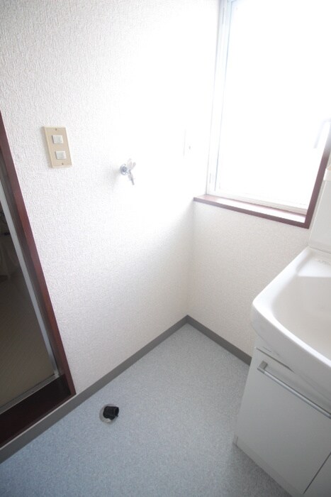 物件内観写真12　(洗濯機置場)