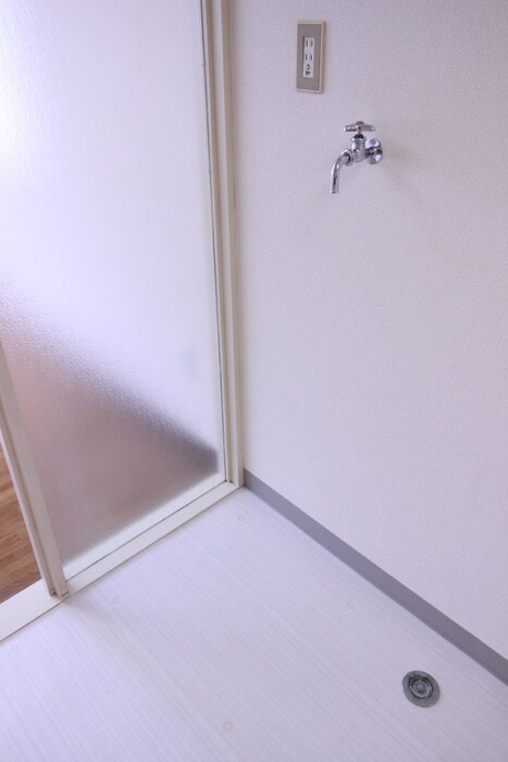 物件内観写真11　(洗濯機置場)