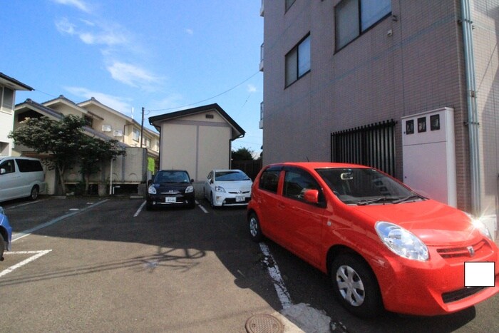 物件外観写真2　(駐車場)