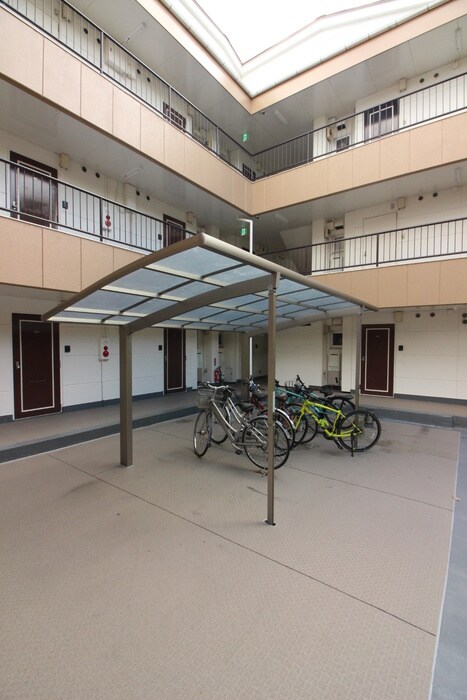 物件外観写真3　(駐輪場)