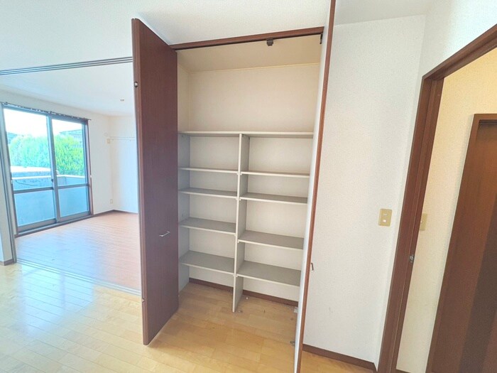 物件内観写真11　(収納)