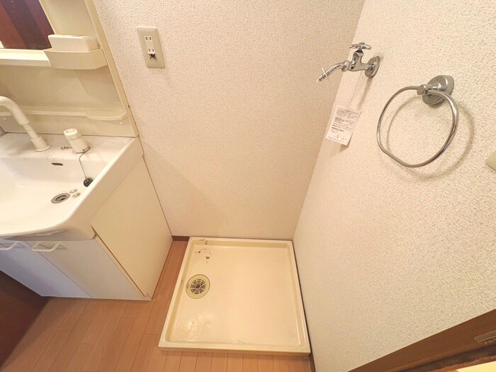 物件内観写真17　(洗濯機置場)