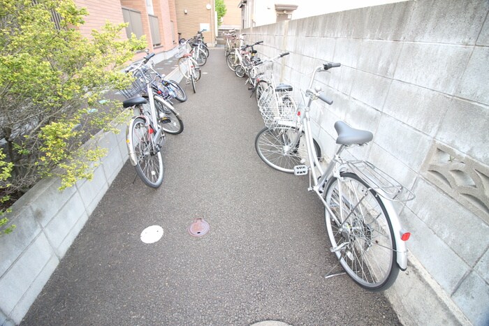 物件外観写真5　(駐輪場)