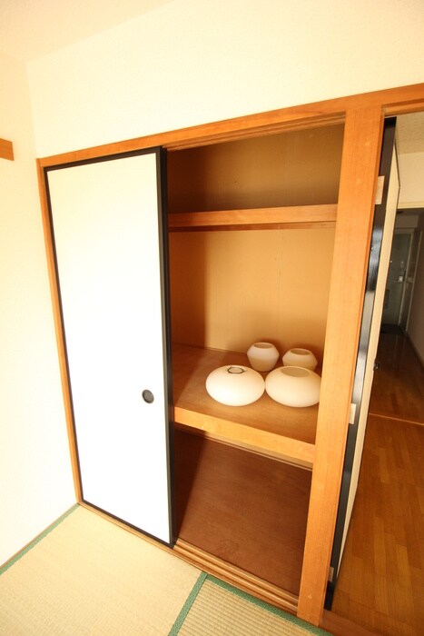 物件内観写真12　(収納)