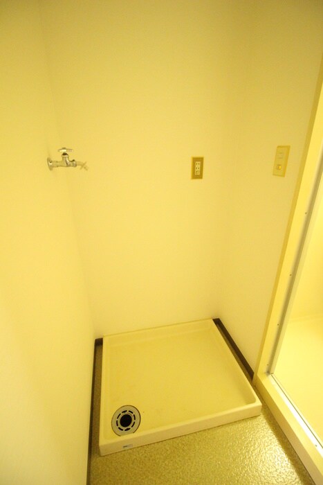 物件内観写真15　(洗濯機置場)