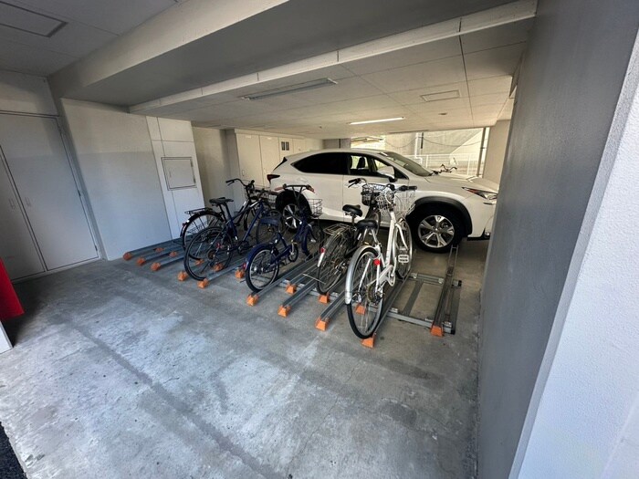 物件外観写真4　(駐輪場)