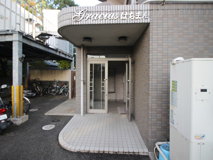 物件外観写真3　(エントランス部分)