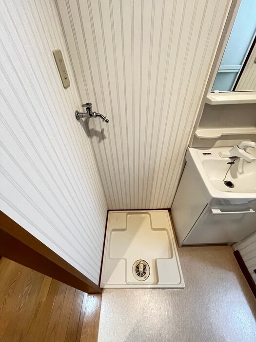 物件内観写真16　(洗濯機置場)