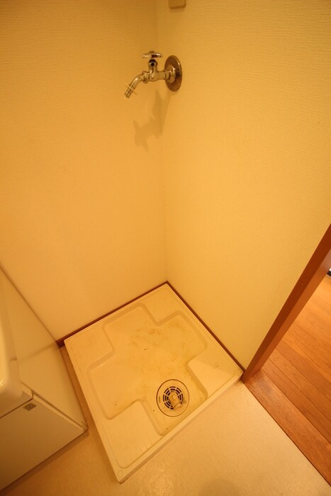 物件内観写真16　(洗濯機置場)