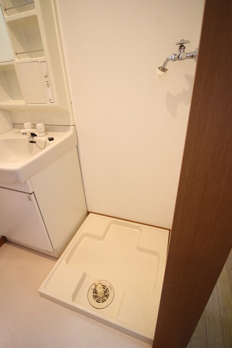 物件内観写真18　(洗濯機置場)