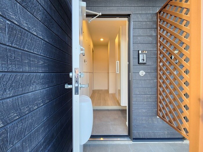 物件内観写真11　(玄関)