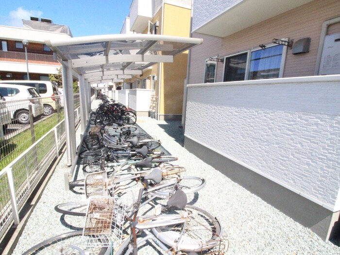 物件外観写真4　(駐輪場)