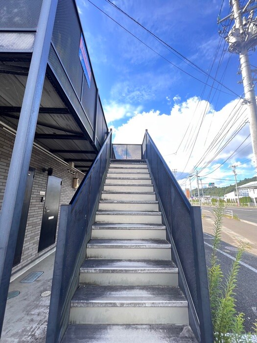 物件外観写真6　(エントランス部分)