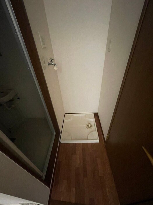 物件内観写真16　(洗濯機置場)