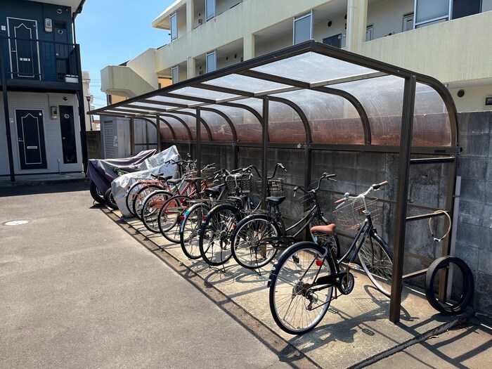 物件外観写真4　(駐輪場)