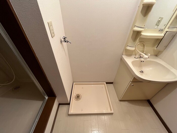 物件内観写真13　(洗濯機置場)