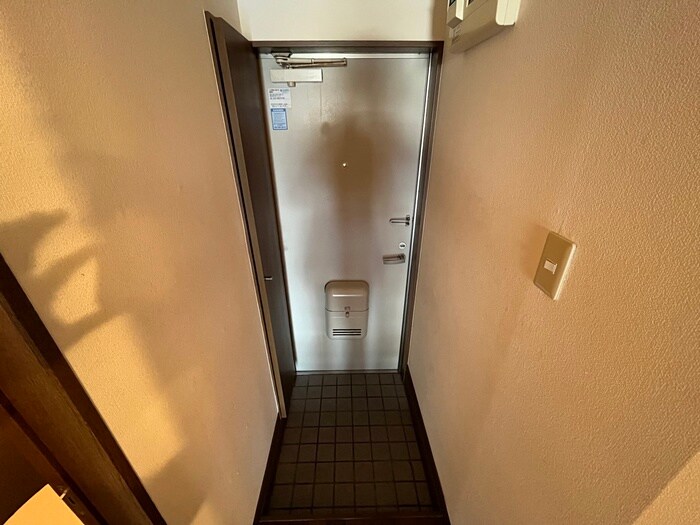 物件内観写真18　(玄関)