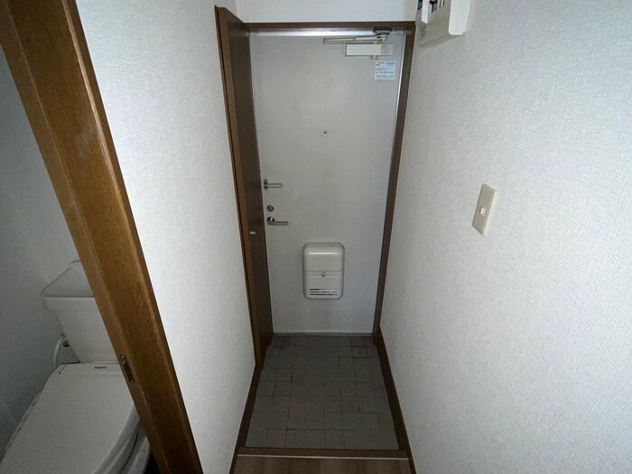 物件内観写真18　(玄関)