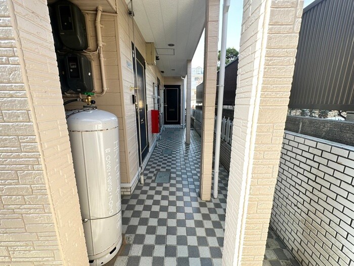 物件外観写真6　(エントランス部分)