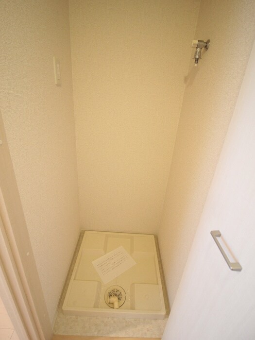 物件内観写真14　(洗濯機置場)