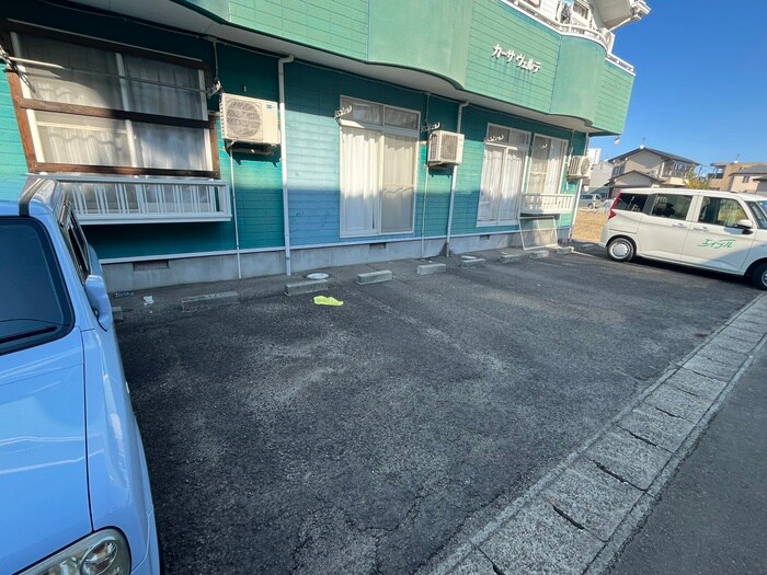 物件外観写真5　(駐車場)