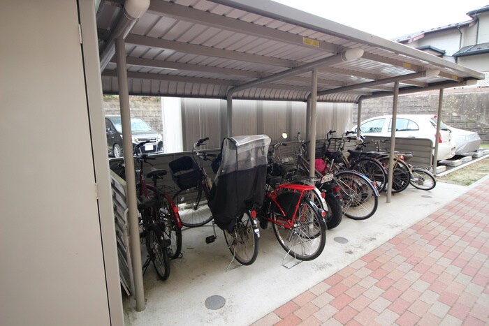 物件外観写真5　(駐輪場)