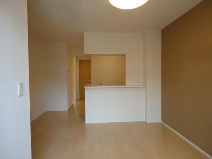 物件内観写真2　(居室)