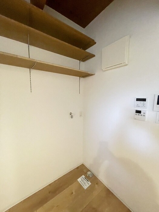 物件内観写真13　(洗濯機置場)