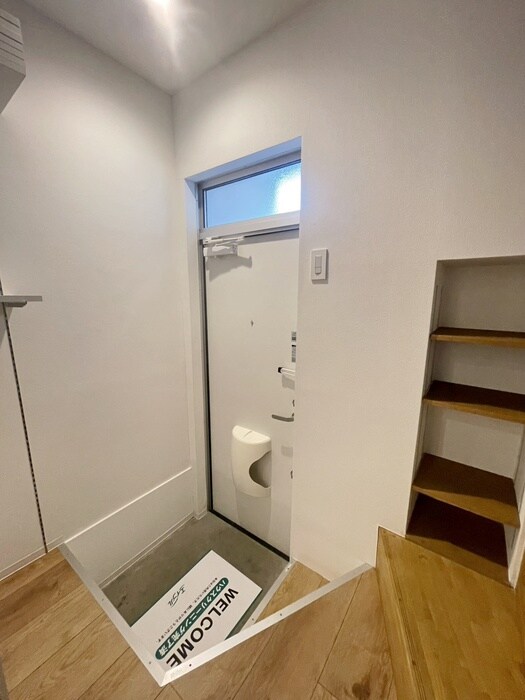物件内観写真15　(玄関)