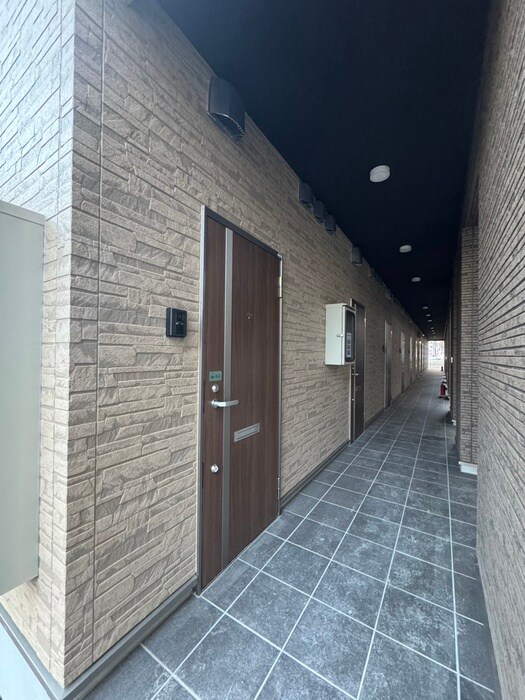 物件外観写真4　(エントランス部分)